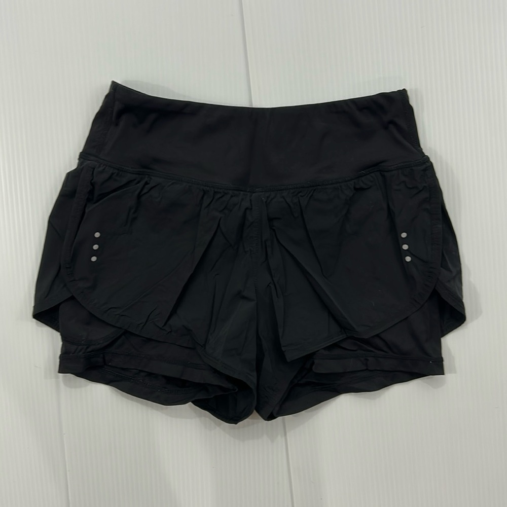 J37. Sleek Black Women's Athletic Shorts (XS)‎